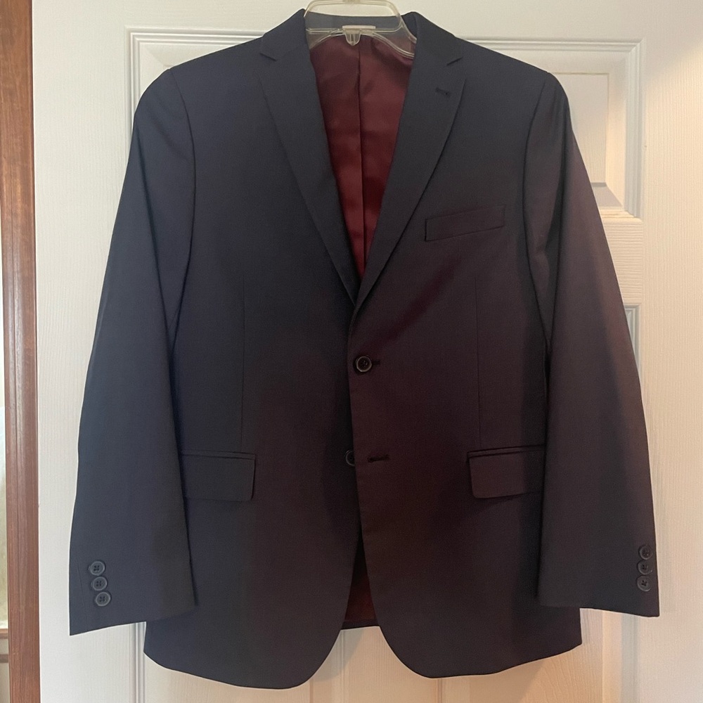 Boys navy suit EUC size 18R.  Joseph Abood from Men’s Warehouse